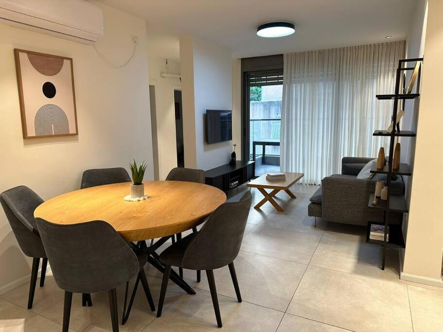 Family Apartment By Israpart Рамат Ган Екстериор снимка
